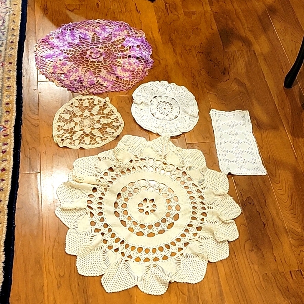WE CALLED THEM DOILES 1960'S HAND CROCHET 5 PIECES VINTAGE TREASURES